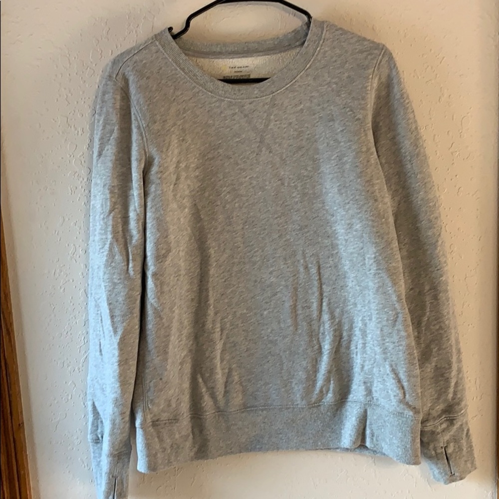 5/$20 Grey tekgear crew neck sweatshirt
